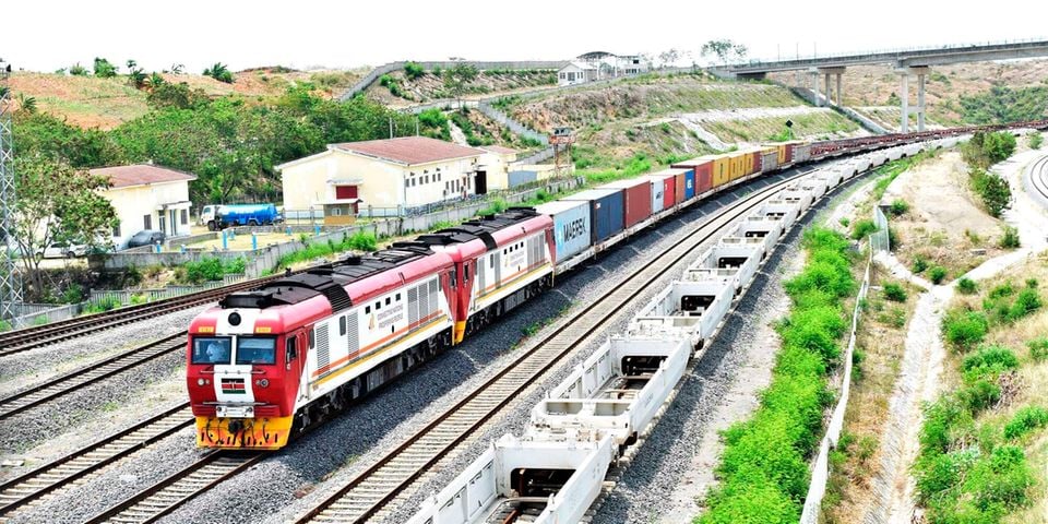 每投入 1 美元保護自然，卻有 30 美元用於破壞環境(For every $1 spent protecting nature, we spend $30 to harm it)